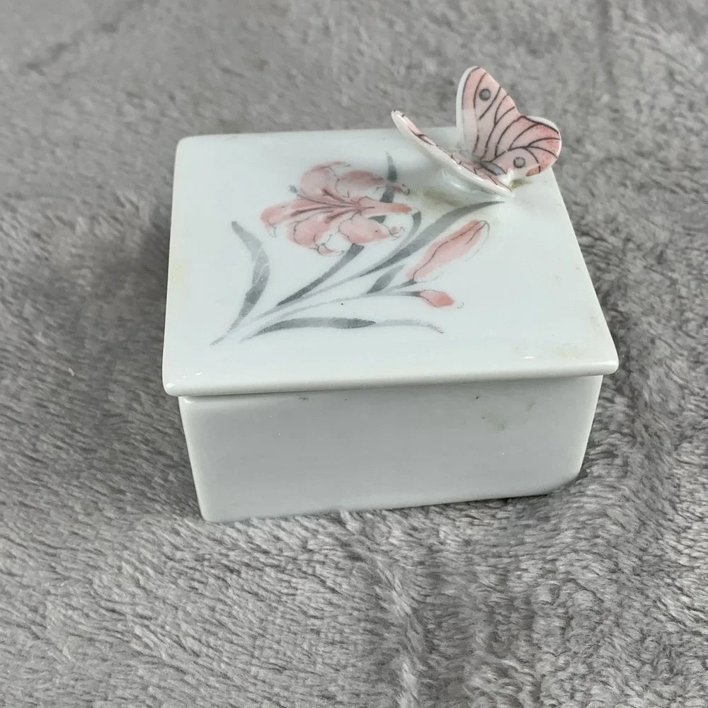 Butterfly Dropout vintage porcelain
